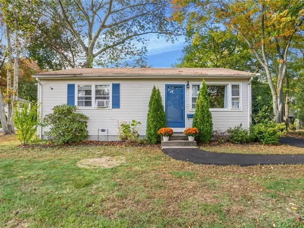 15 Obadiah Ave, Warwick, RI 02889