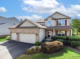 2155 Grand Pointe Trl, Aurora, IL 60503