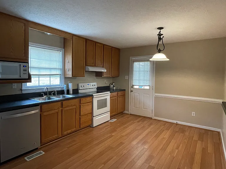 2425 Old Hanover Rd — Photo 7