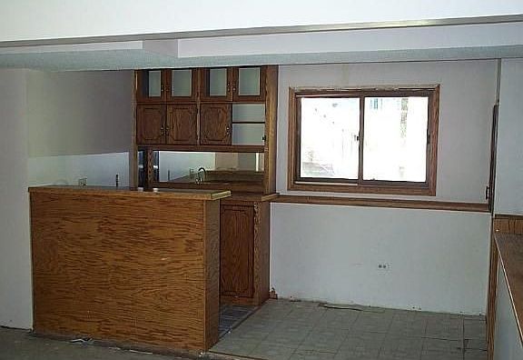 5th image of 10300 Parkview Ln N