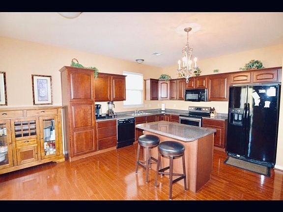 4th image of 4452 Walnut Creek Dr