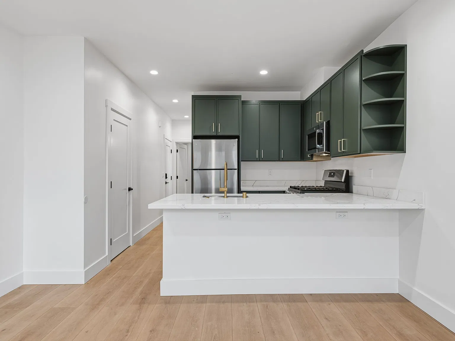Fully Renovated Apartment Available Now! — Photo 3