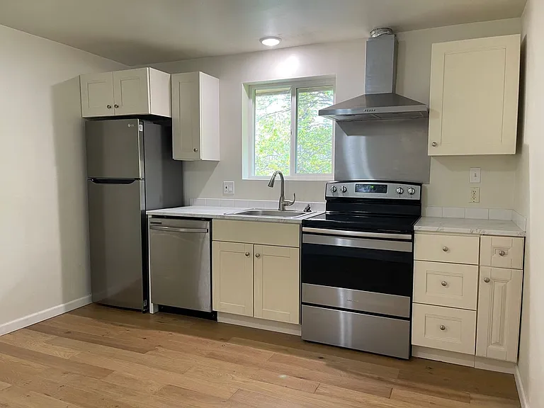1603 S Grand Blvd — Photo 2