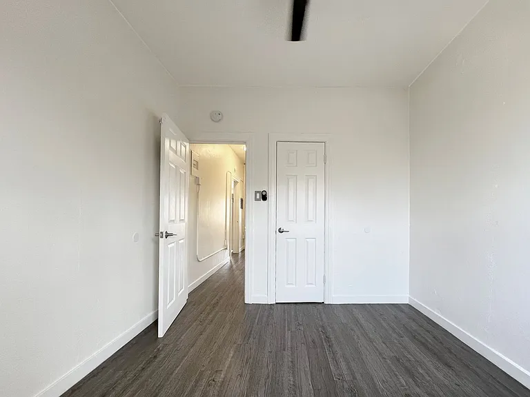 1735 E 10th St — Photo 5