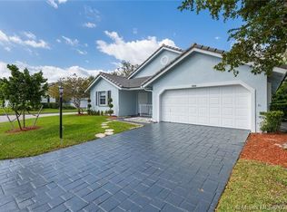 5462 Pine Cir, Coral Springs, FL 33067