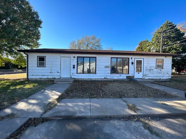 265 S Clay St, Hoisington, KS 67544