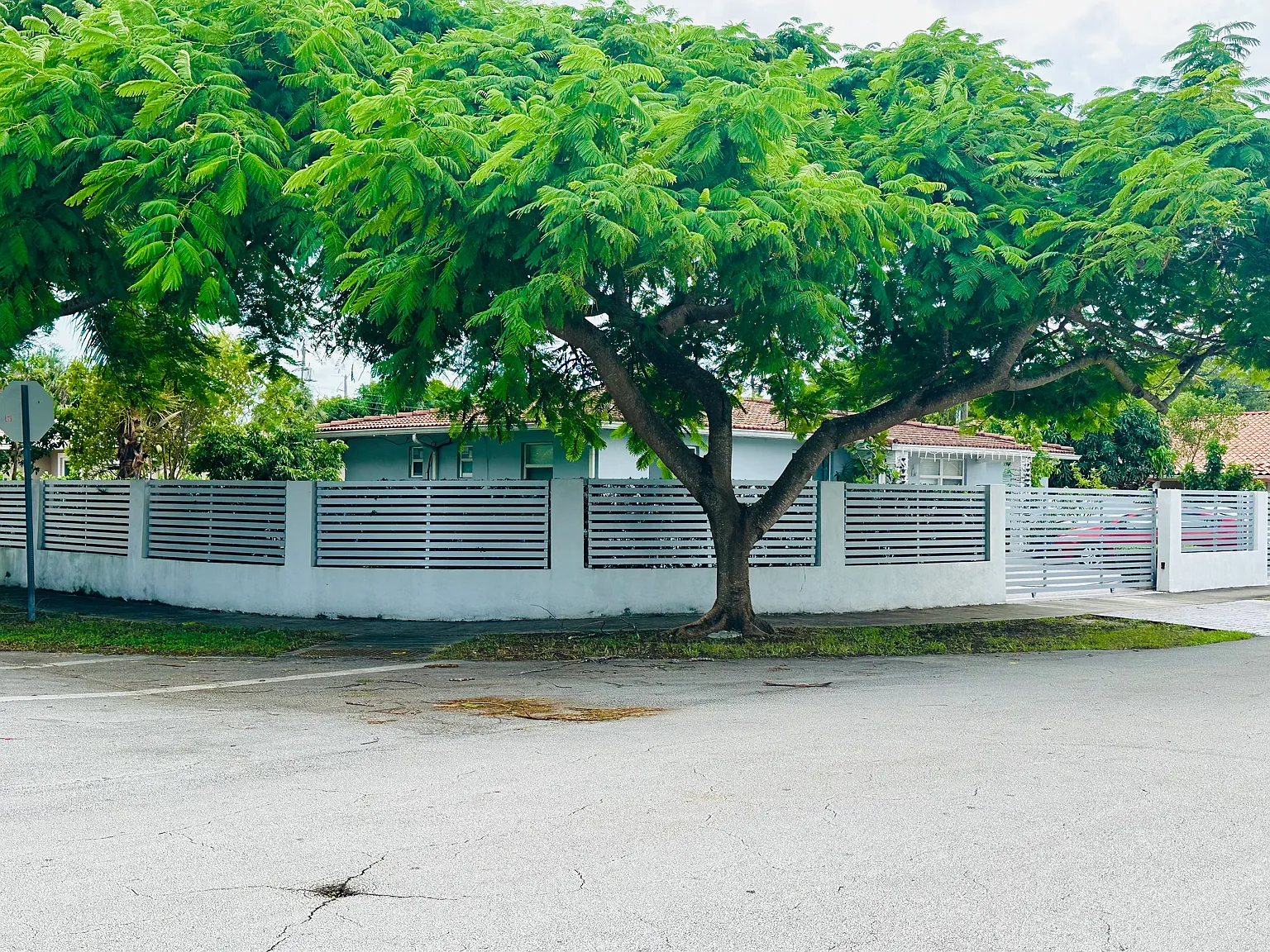 4 bed, 2100 sqft, $5,800 — Photo 1