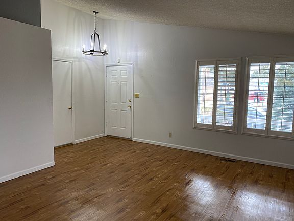 Front/living/dining room 