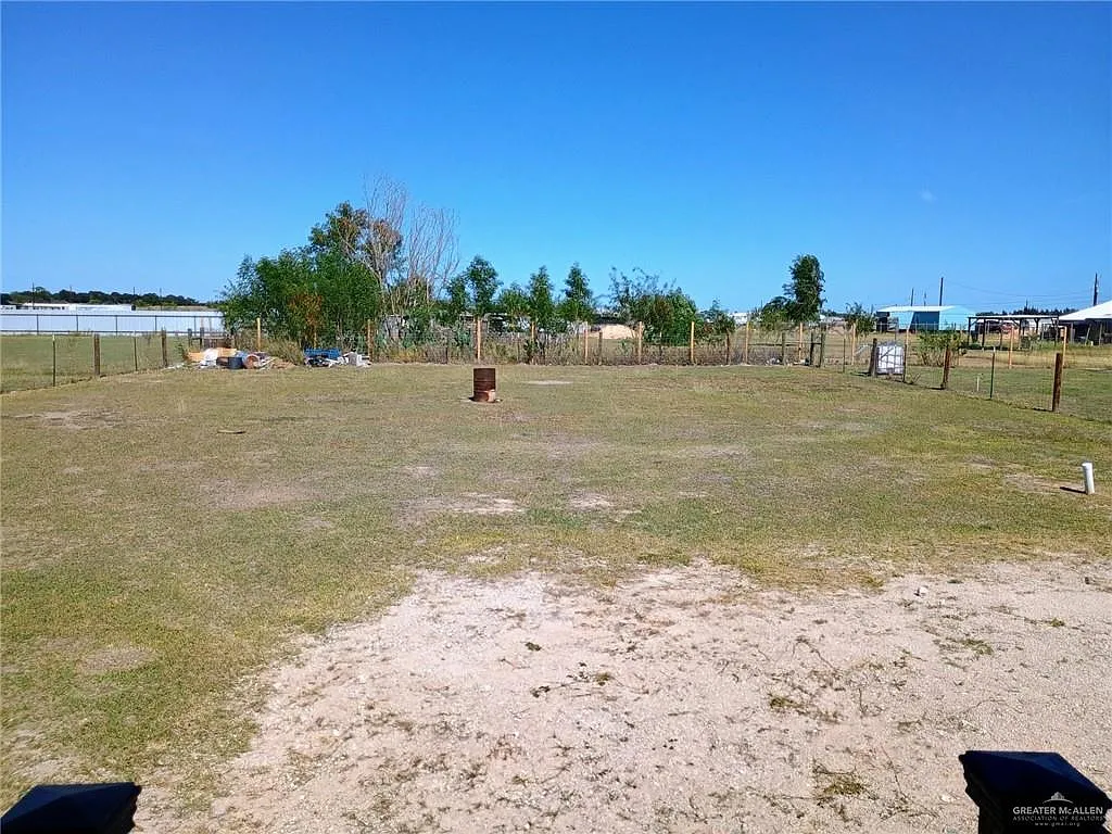 3 bed, 2.0 bath, 1040 sqft, $1,250 — Photo 4
