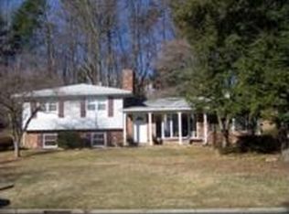 2415 Commonwealth Dr, Charlottesville, VA 22901
