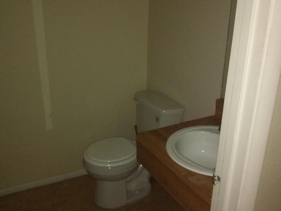1st image of 5175 SE 31st St APT A