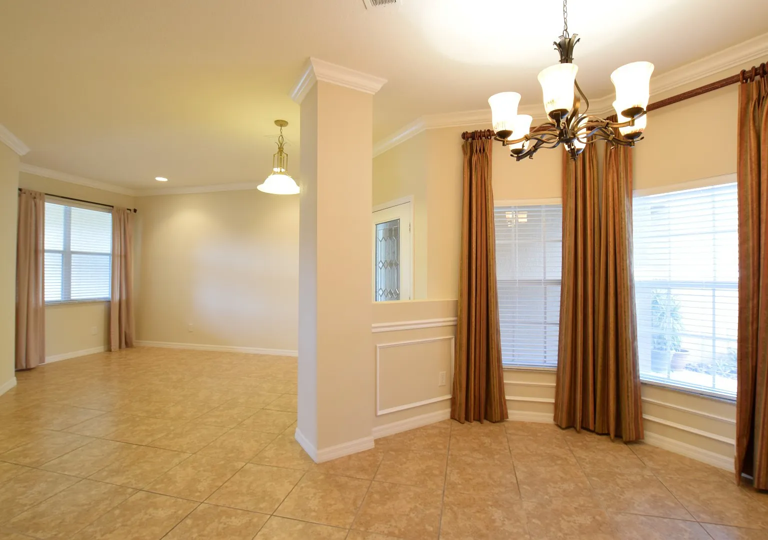 Beautiful 3 Bed 2.5 Bath 2 car garage Gated Townhouse for Rent in Sanford, FL! Greystone Subdivis... — Photo 4