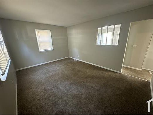 4th image of 306 Mueller Ave