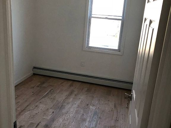 4th image of 10418 209th St