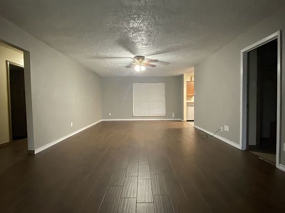 4th image of 18 Parkland St