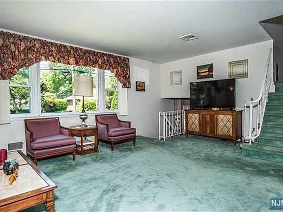5th image of 1109 Roosevelt Ave