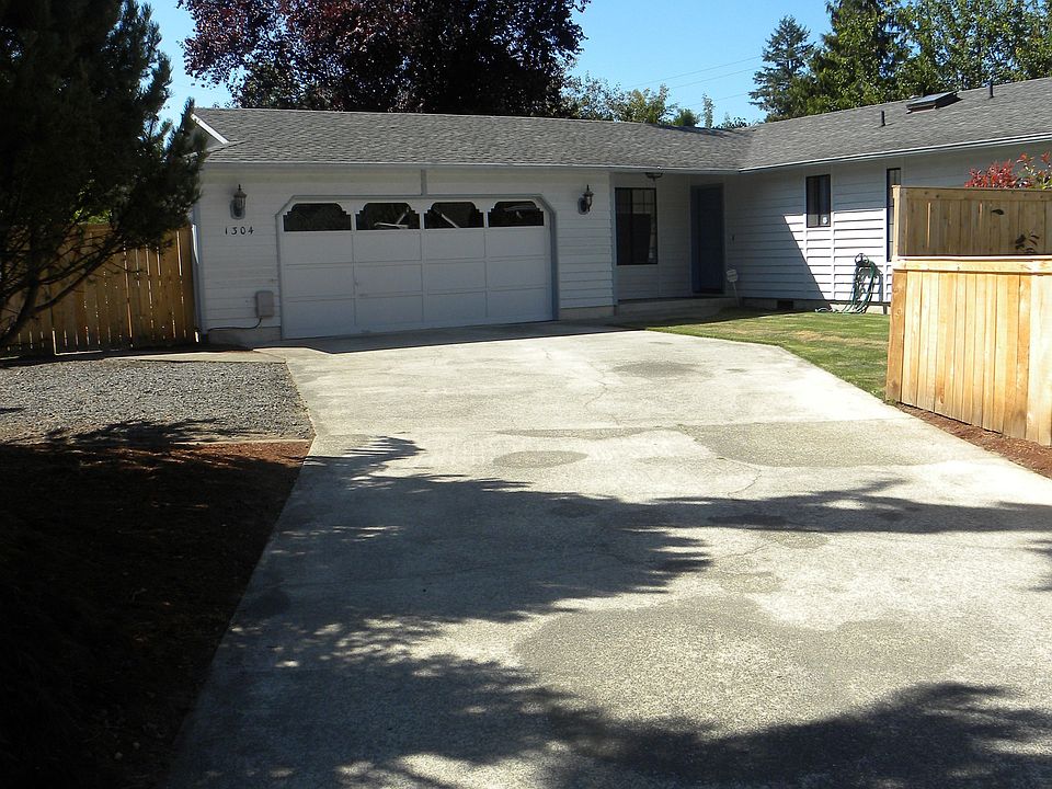 1st image of 1304 N Ct SE