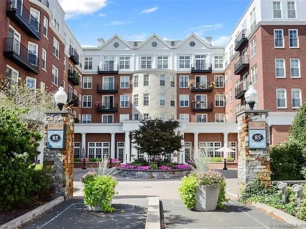 85 Memorial Road APT 202, West Hartford, CT 06107