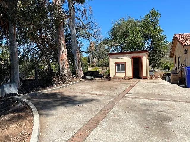 Tierra Libertia Rd — Photo 13