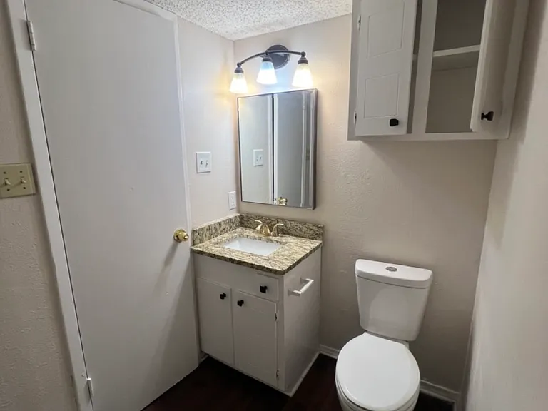 2500 Hollandale Cir #B — Photo 6