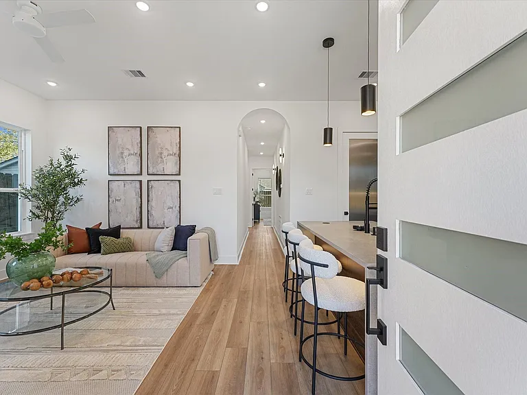8324 Williamsdell St — Photo 5