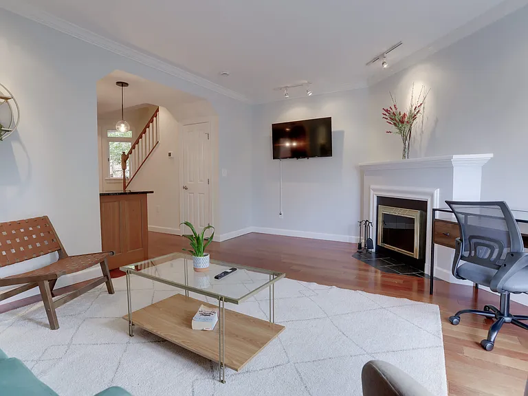 1625 Q St NW #202 — Photo 3