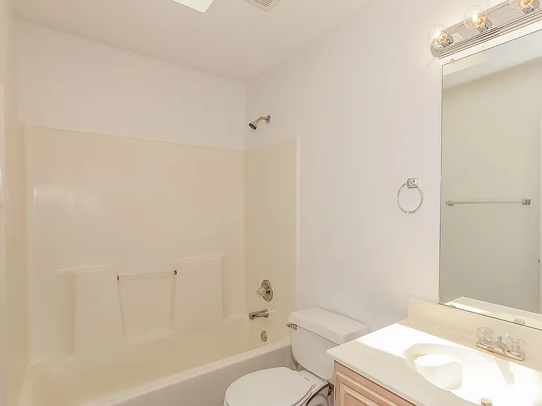 1349 Meadow Creek Dr — Photo 11