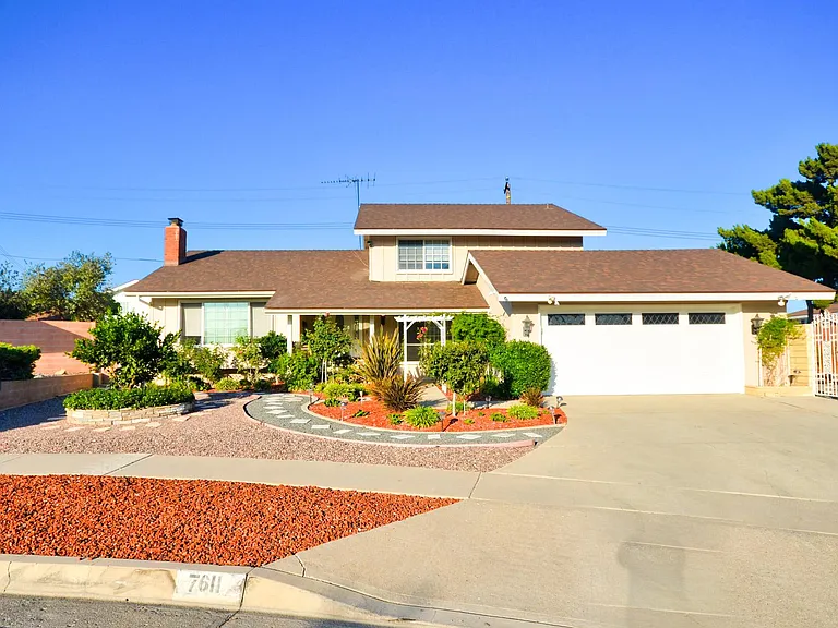 7611 Adelanto Dr — Photo 3