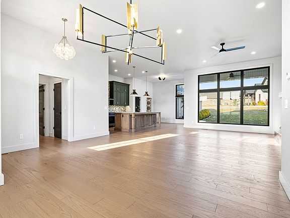 4th image of 205 N Blarney Court