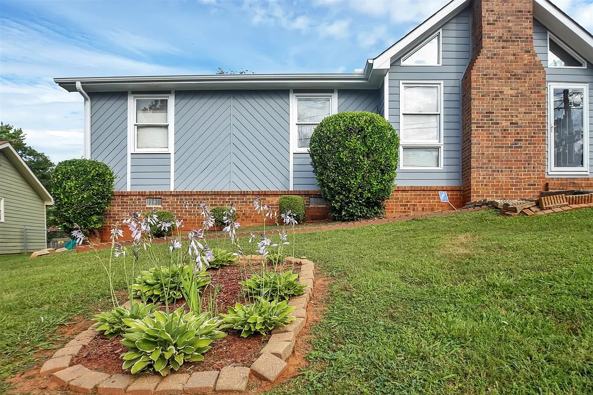 2073 Marbut Ln photo 1