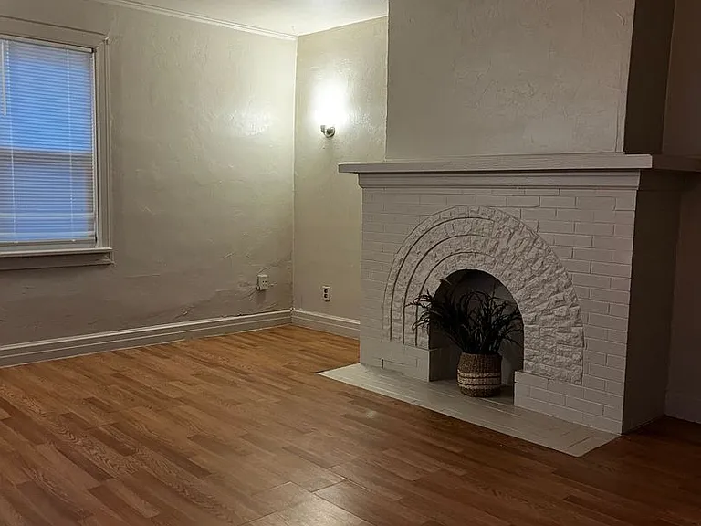 1613 E Park Pl — Photo 7