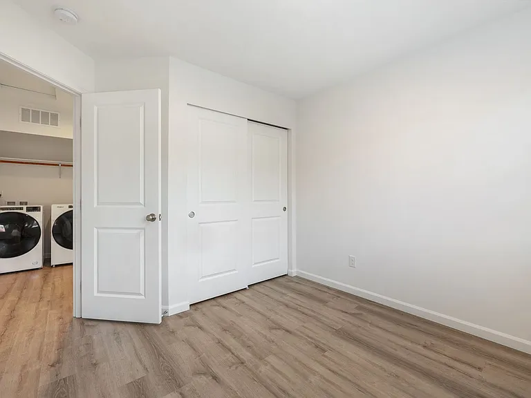 1061 Ebbets Dr SW — Photo 25