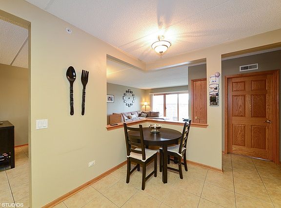 5th image of 4655 N Cumberland Ave APT 203