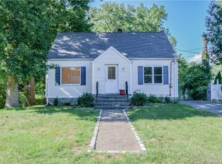 376 Dexter Dr, Bridgeport, CT 06606