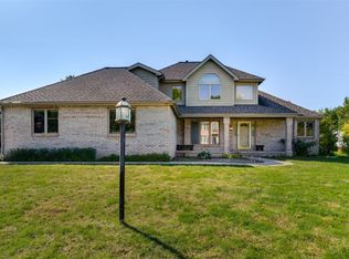 9486 Deer Ridge Dr, Bloomington, IL 61705