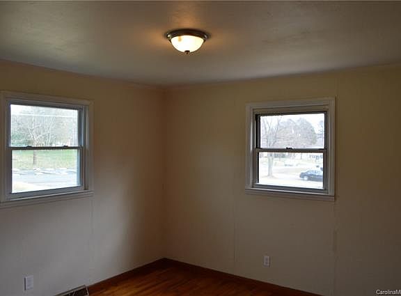 5th image of 1916 Cunningham Dr