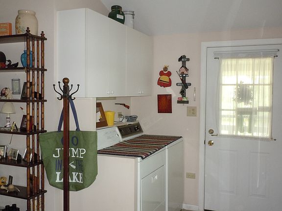 Entry with washer & dryer