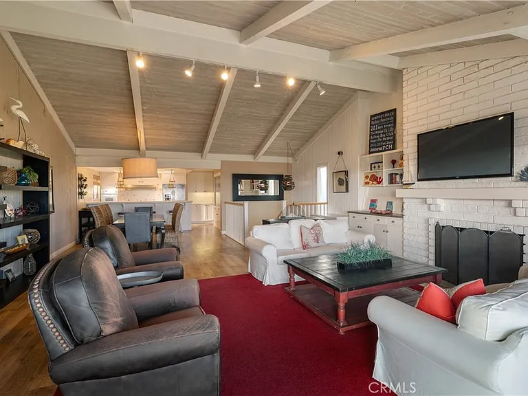 1303 E Balboa Blvd — Photo 20