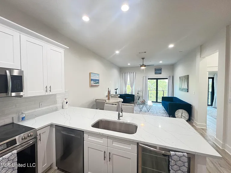 124 Court St — Photo 13