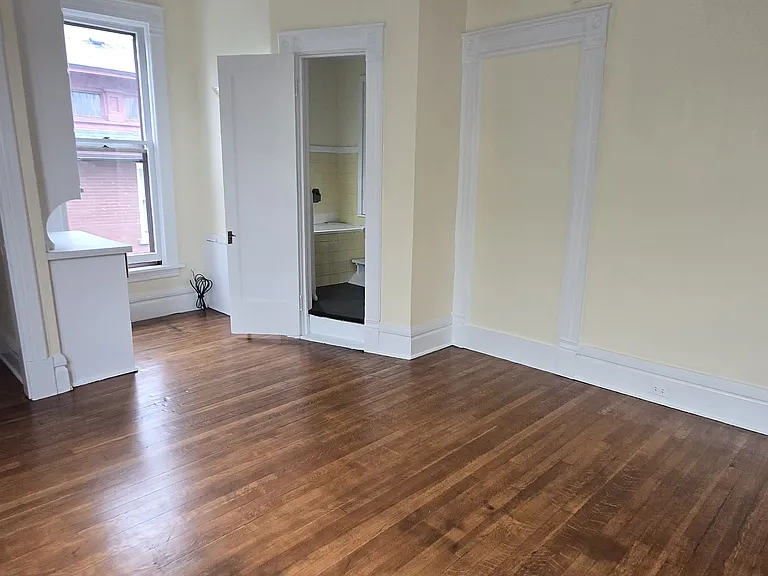 631 E Fulton St #5 — Photo 6