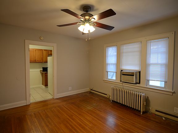 2nd image of 1938 Lawn Ave