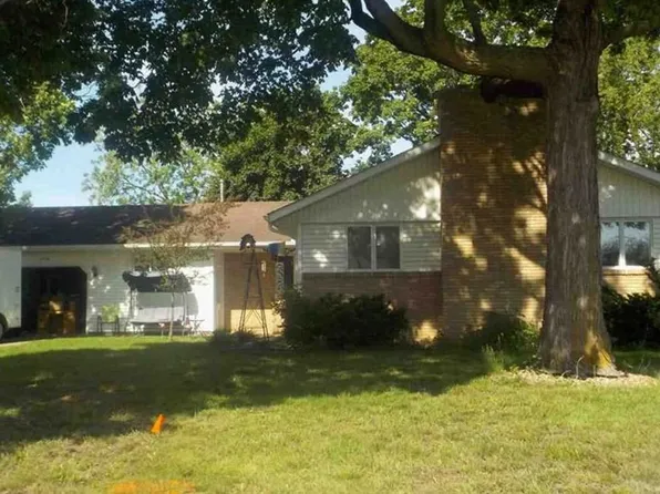 206 N Walnut St, Belle Plaine, MN 56011