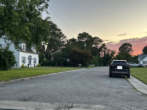 4th image of 104 White St