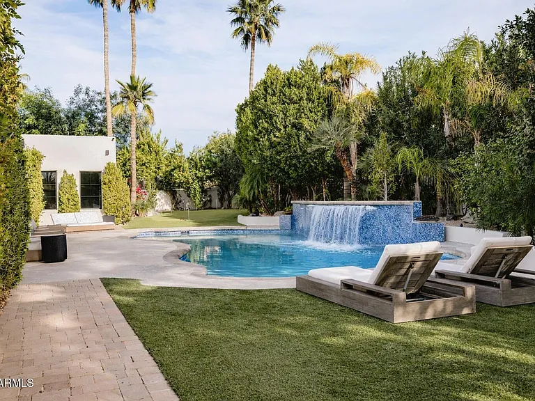 10011 E Windrose Dr — Photo 35