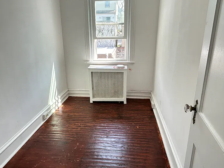 249 N Linden Ave — Photo 7