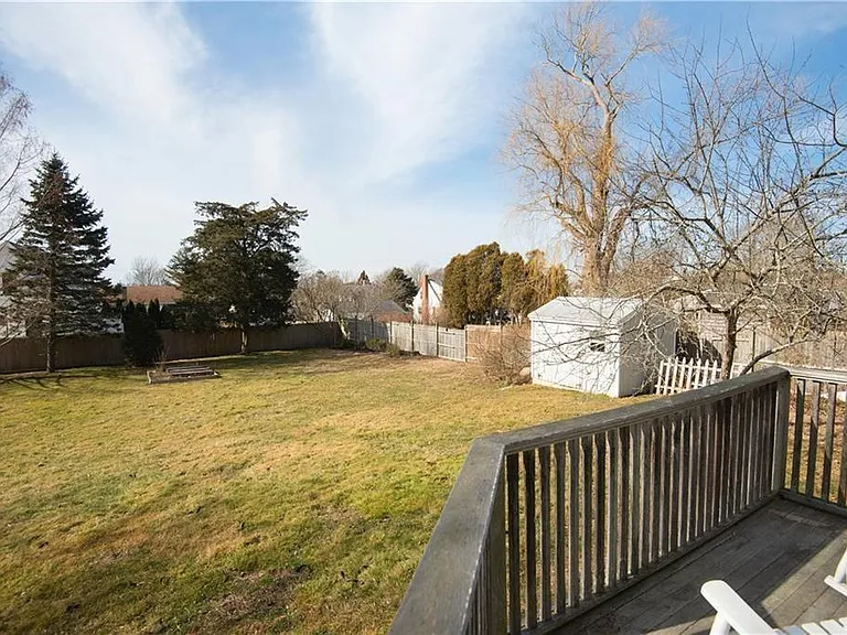281 Wolcott Ave — Photo 16