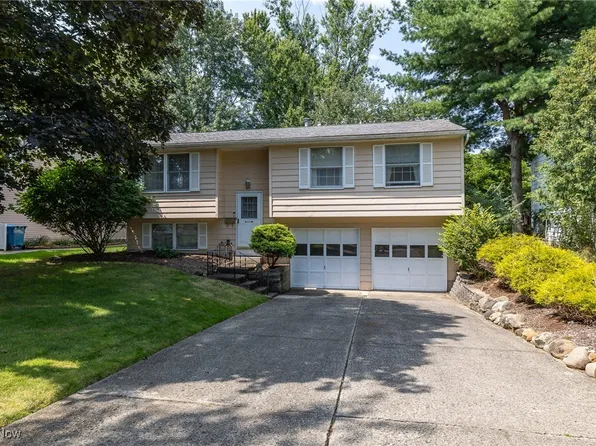 444 Suzanne Dr, Kent, OH 44240