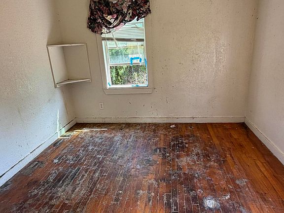 5th image of 607 E 38th St