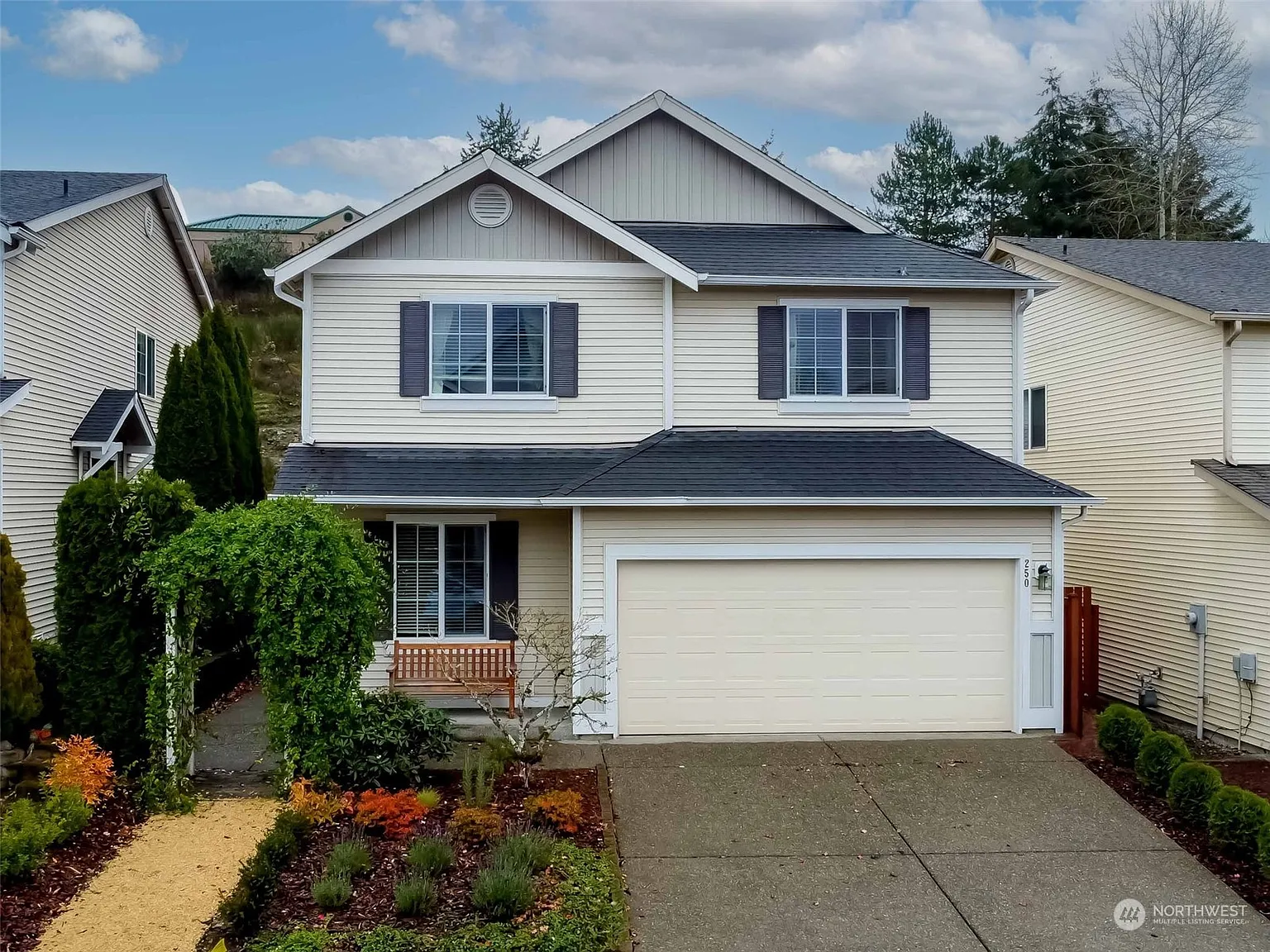 250 Ferndale Avenue NE photo 1