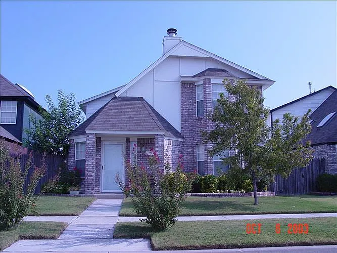 2514 Lakecrest Dr — Photo 1